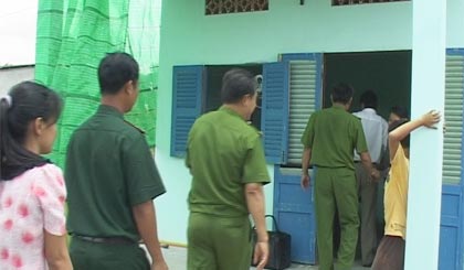 Thăm và tặng nhà tình thương cho 1 người chấp hành xong án phạt tù.