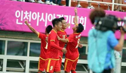 Olympic Việt Nam đã chính thức có vé vào vòng 16 đội ở Asiad năm nay. Ảnh: N.K - Tuổi trẻ