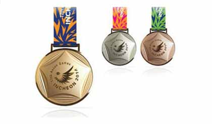 Trên mặt huy chương Asiad 17 có biểu tượng hình ngũ giác đại diện cho năm cảng của Incheon và biểu tượng của Asiad 17 ở bên trong. 