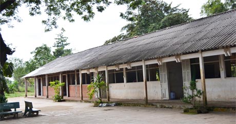 Dãy phòng học của Trường THCS Phú Phong.