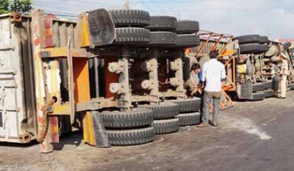  Một vụ lật xe container trên quốc lộ 1A, đoạn qua địa phận tỉnh Đồng Nai. Nguồn: Báo Đồng Nai
