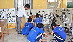 Bài cuối: Không quên người yếu thế