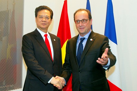 Thủ tướng Nguyễn Tấn Dũng và Tổng thống Pháp Francois Hollande. Ảnh: VGP/Nhật Bắc