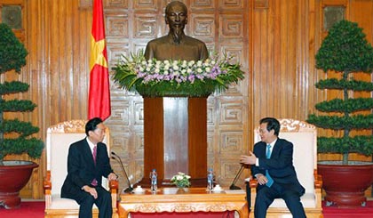 Thủ tướng Nguyễn Tấn Dũng và cựu Thủ tướng Nhật Bản Hatoyama Yukio. Ảnh: VGP/Nhật Bắc