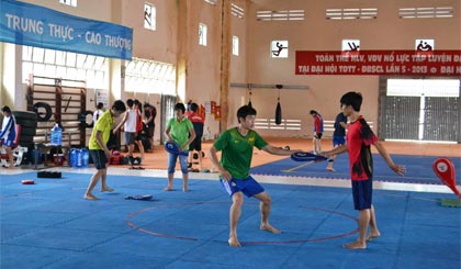 Các VĐV  tích cực  tập luyện  tại Trung tâm TDTT tỉnh.