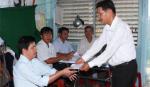 Thăm hỏi, động viên các gia đình nạn nhân tai nạn giao thông
