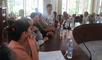 Bà Lê Thị Hai (TX. Cai Lậy) nêu bức xúc của mình.