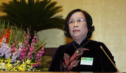  Bộ trưởng Bộ Lao động, Thương binh và Xã hội Phạm Thị Hải Chuyền trả lời chất vấn của đại biểu Quốc hội. (Ảnh: Nguyễn Dân/TTXVN)