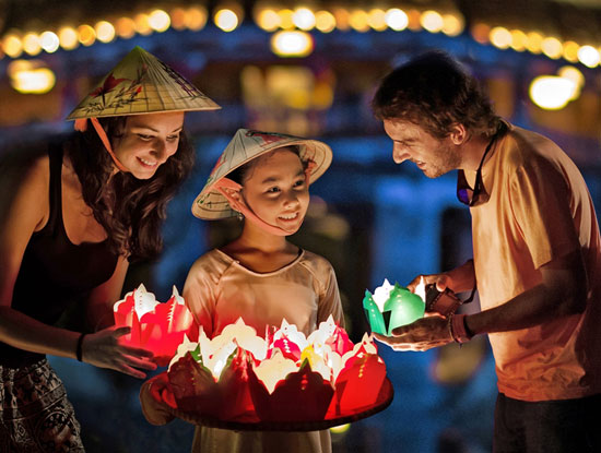 Tác phẩm “Ánh đèn đêm hội” của Lê Trọng Khang, đoạt giải nhất chủ đề Đời sống.