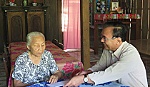 Tặng quà gia đình chính sách nhân kỷ niệm 22-12