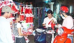 Thị trường phục vụ Giáng sinh năm 2014: Sôi động với hàng Việt