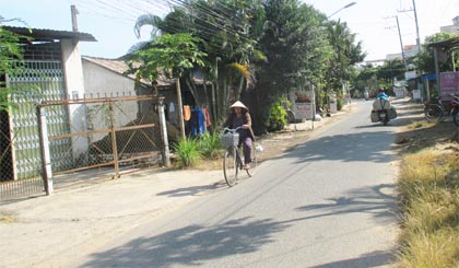 Nhờ thực hiện Quy ước, nhận thức người dân ở khu phố 9 (phường 5, TP. Mỹ Tho) nâng lên rõ rệt trong việc giữ gìn vệ sinh đường phố sạch sẽ.
