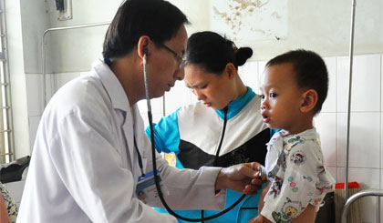  Phu huynh không nên tự ý cho bé dùng thuốc khi chưa có ý kiến của bác sĩ.