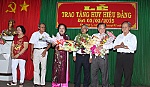 Phường 1 (TP. Mỹ Tho): Trao tặng Huy hiệu Đảng đợt 3-2-2015
