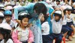 Cần đội mũ bảo hiểm cho trẻ em khi tham gia giao thông