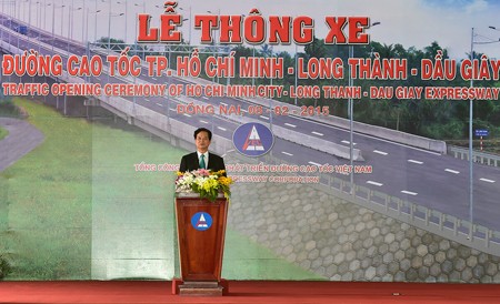 Thủ tướng nhấn mạnh ý nghĩa quan trọng về phát triển kinh tế, xã hội khi tuyến cao tốc TPHCM-Long Thành-Dầu Giây đi vào hoạt động. Ảnh: VGP/Nhật Bắc