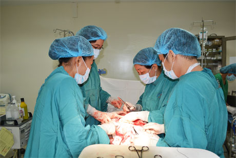 Mổ bắt con tại Bệnh viện Phụ sản Tiền Giang.