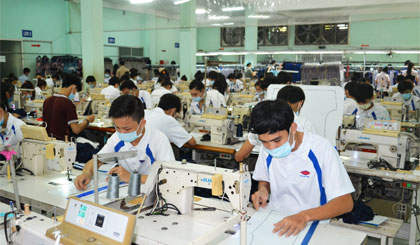 Ngành Dệt may đang có nhiều cơ hội và thách thức đan xen.
