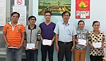 Trao 30 triệu đồng học bổng cho sinh viên nghèo