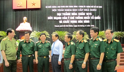 Các đại biểu trao đổi tại Hội thảo. Ảnh: Đức Thắng