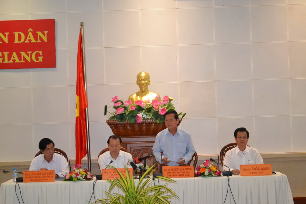 Ông Nguyễn Văn Khang, Chủ tịch UBND tỉnh phát biểu tại buổi làm việc với Đoàn công tác Chính phủ.