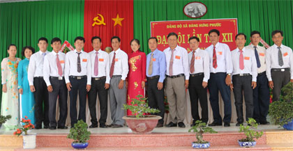 Ra mắt BCH nhiệm kỳ mới. Ảnh: Hồng Lê