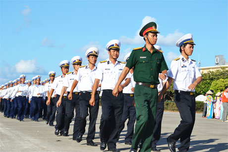 Lễ duyệt binh trên đảo Trường Sa Lớn.