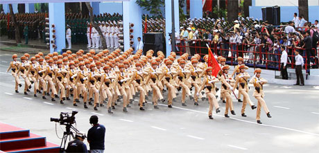 Khối nữ cảnh sát giao thông.