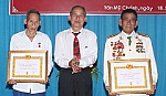 Khắp nơi tổ chức trao tặng Huy hiệu Đảng nhân kỷ niệm sinh nhật Bác