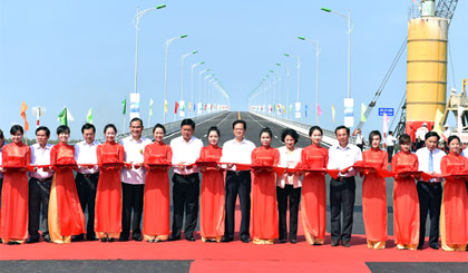 Lễ thông xe cầu Cổ Chiên. Ảnh: VGP/Nhật Bắc