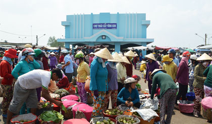 Chợ đầu mối trái cây Vĩnh Kim. Ảnh: Tuấn Lâm