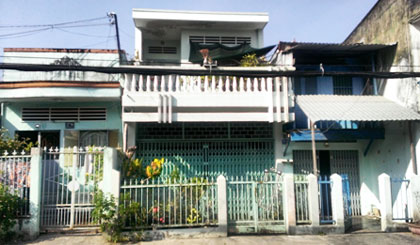 Nhà ông Lễ (bên trái ) và nhà bà Bình (chính giữa).