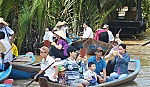 Đò chèo chở khách tham quan sông nước có nguy cơ mất an toàn