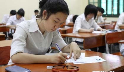 Thí sinh chỉ được mang vào phòng thi các máy tính bỏ túi không có chức năng soạn thảo văn bản, không có thẻ nhớ để lưu dữ liệu. (Ảnh: Minh Quyết/TTXVN) 