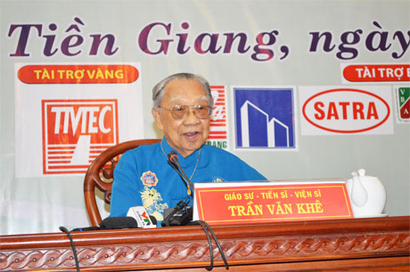 Giáo sư - Tiến sĩ - Viện sĩ Trần Văn Khê tại buổi Tọa đàm “Tiền Giang - cái nôi nghệ thuật cải lương”.				                 Ảnh: VÂN ANH