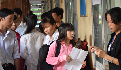 Thí sinh được chờ gọi vào phòng thi.