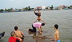 Phòng chống TNTT ở trẻ em: Cẩn trọng từng bước chân của trẻ