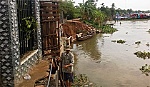 Các huyện, thị phía Tây: Thắc thỏm với tình trạng sạt lở