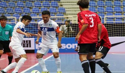 Thái Sơn Nam (áo trắng) làm nên lịch sử cho futsal Việt Nam (Ảnh: AFC)
