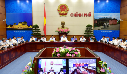 Thủ tướng Nguyễn Tấn Dũng chủ trì Hội nghị trực truyến toàn quốc sơ kết 3 năm thực hiện Nghị quyết số 70/NQ-CP. Ảnh VGP/Nhật Bắc 