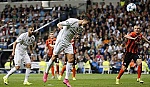 Ronaldo bùng nổ với hat-trick, Real khởi đầu Champions League như mơ