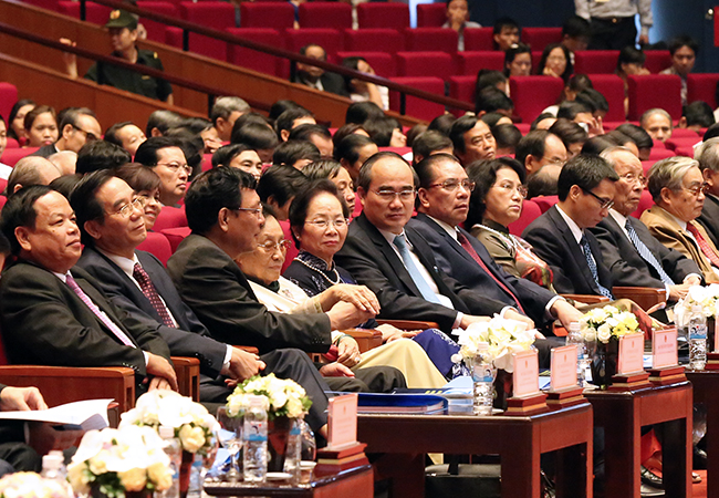 Các đồng chí lãnh đạo Đảng, Nhà nước dự lễ kỷ niệm. Ảnh: VGP/Đình Nam 