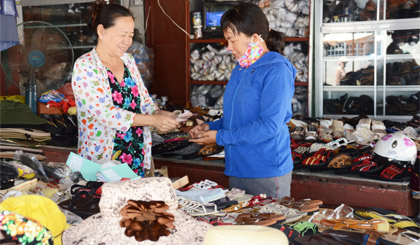 Các mặt hàng thiết yếu trong tháng 11-2015 đều tăng nhẹ.