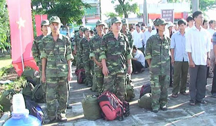 Quân nhân dự bị động viên xã Tân Thành tập trung kiểm tra sẵn sàng  chiến đấu và tham gia huấn luyện ở Tiểu đoàn 514.