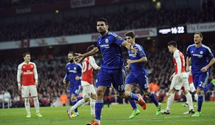 Diego Costa (19) đã tạo nên sự khác biệt trong trận derby London 