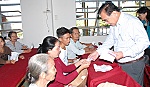 Mang xuân đến muôn nhà