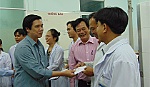 Lãnh đạo tỉnh thăm, chúc tết CNVCLĐ làm nhiệm vụ đêm giao thừa