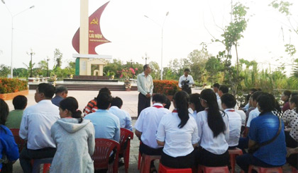 Giáo dục truyền thống cho thế hệ trẻ.