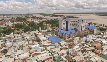 TP. Mỹ Tho bên bờ sông Tiền. 							Ảnh: T.L