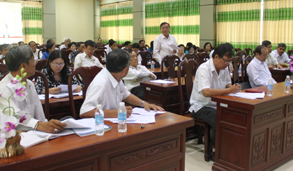 Đóng góp ý kiến tại Hội nghị hiệp thương lần thứ nhất.